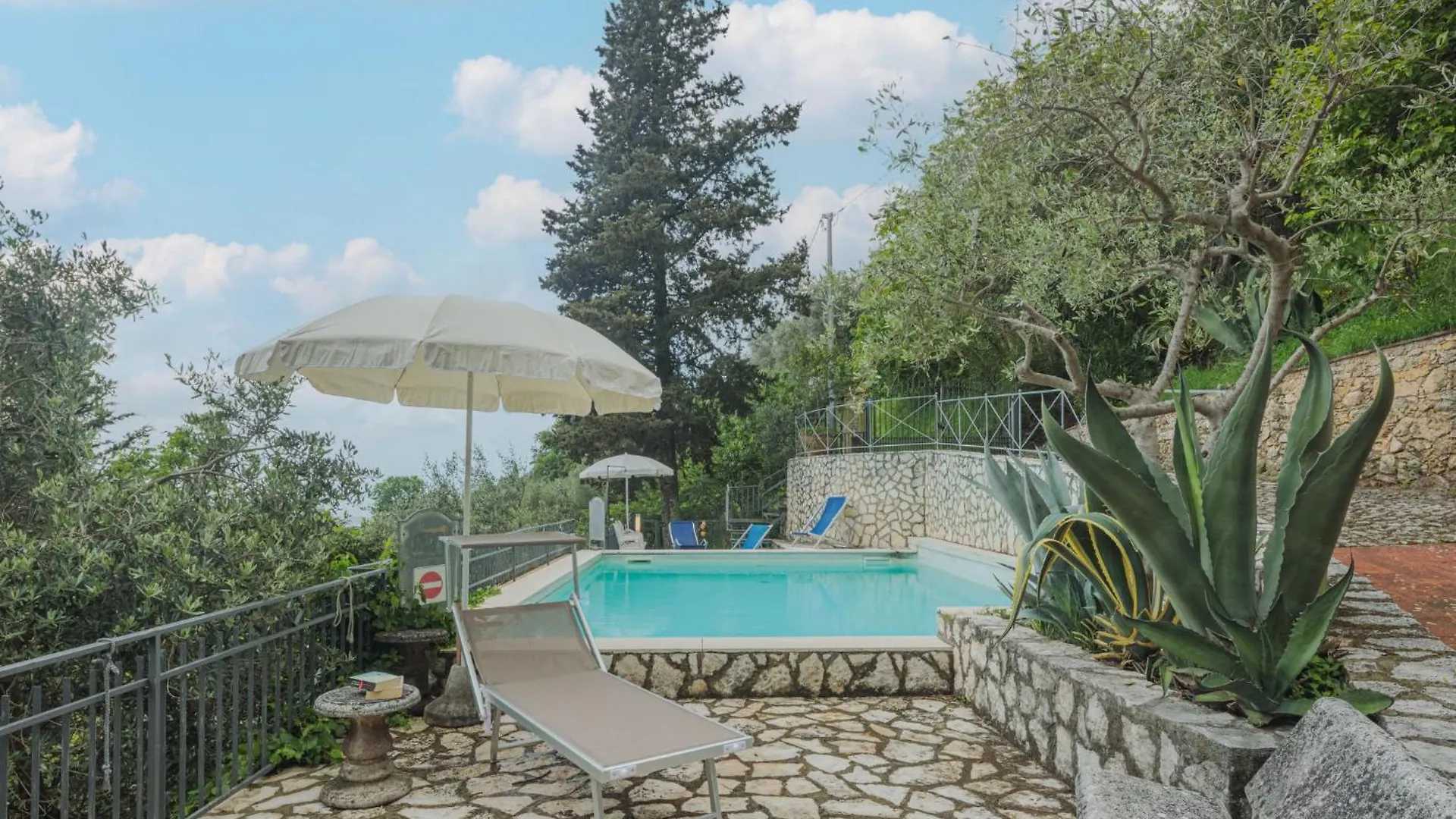 Holiday Home La Grotta By Interhome Culla 0*,  イタリア